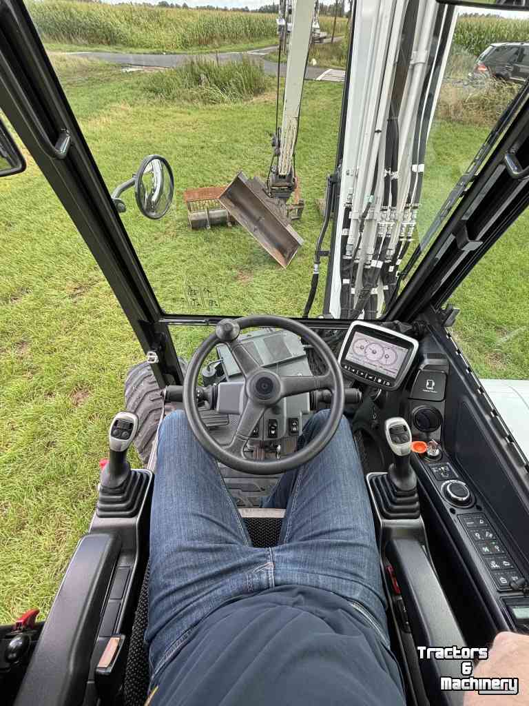 Excavator mobile Bobcat E57W