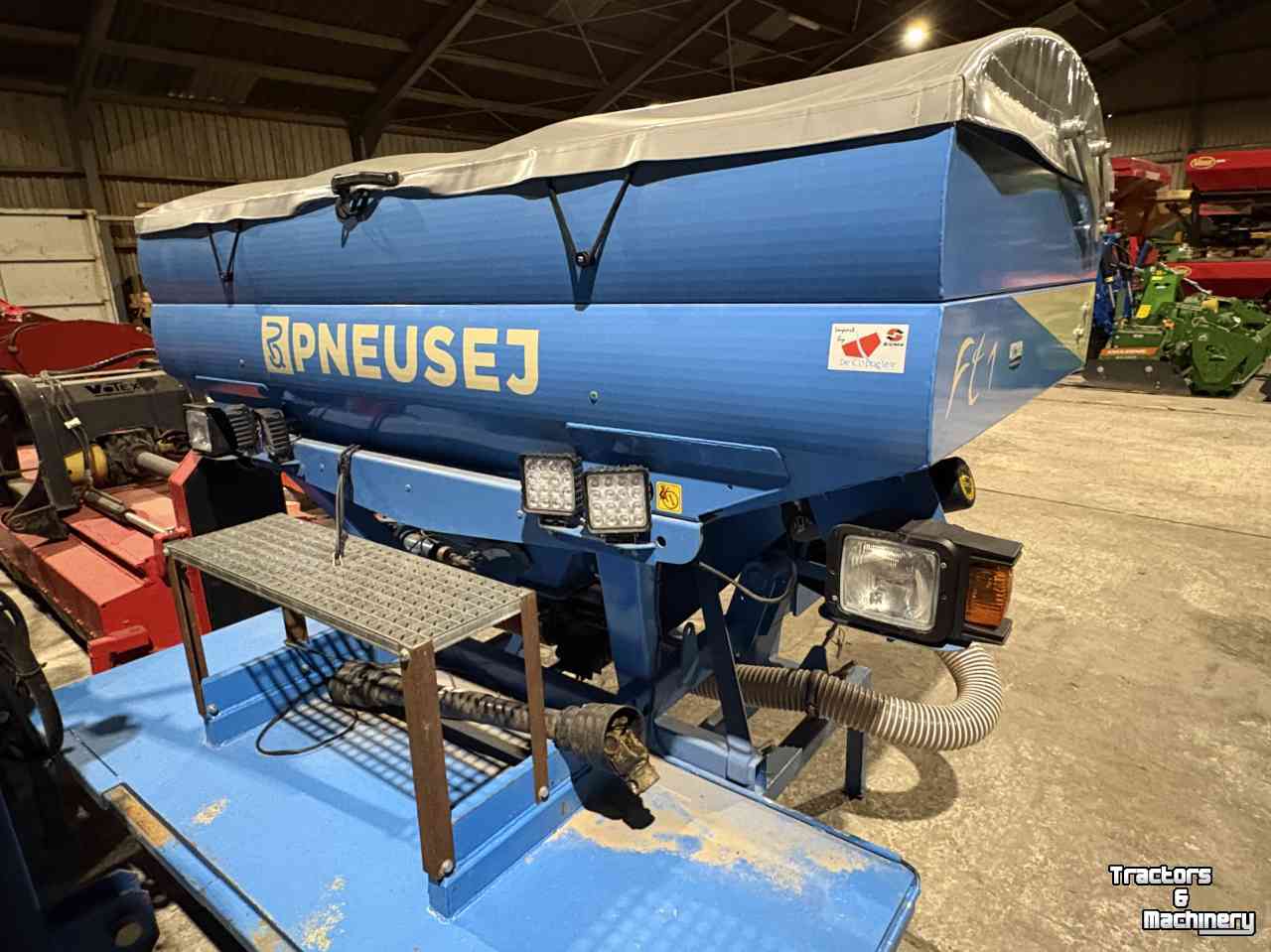 Seed drill Pneusej  FT1 front zaaitank met gewicht
