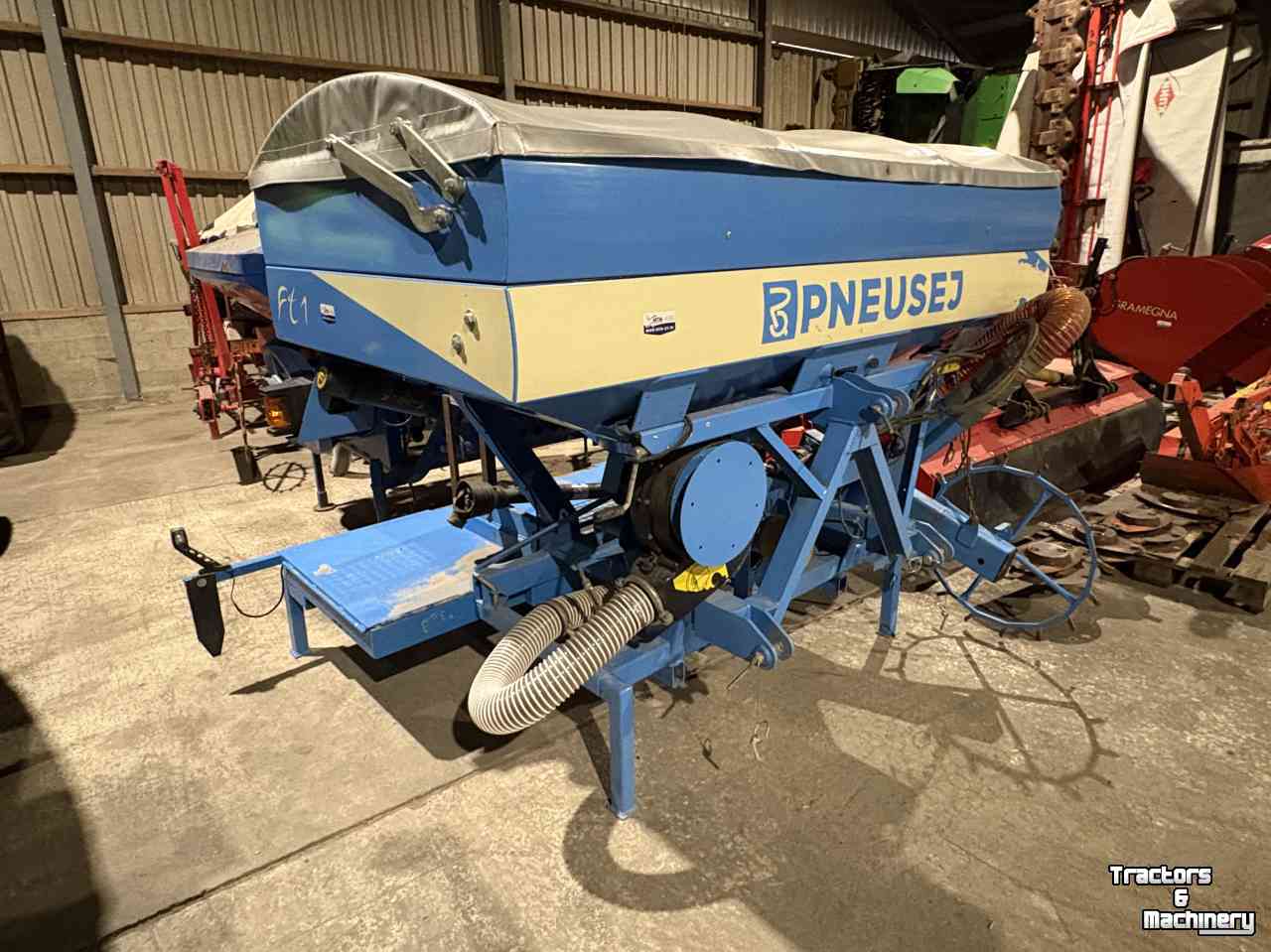 Seed drill Pneusej  FT1 front zaaitank met gewicht