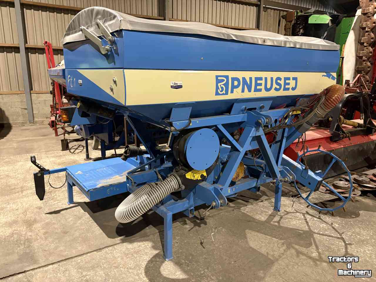Seed drill Pneusej  FT1 front zaaitank met gewicht