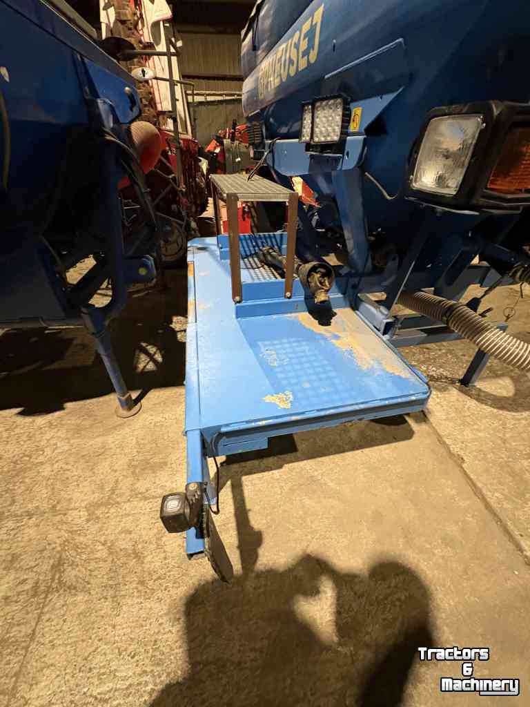 Seed drill Pneusej  FT1 front zaaitank met gewicht