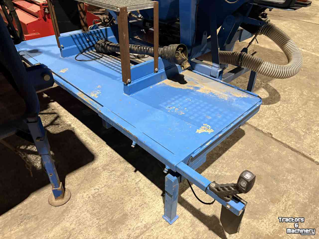 Seed drill Pneusej  FT1 front zaaitank met gewicht