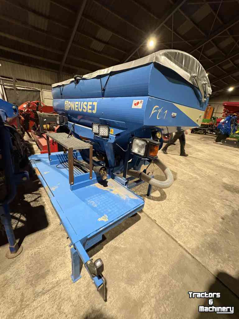 Seed drill Pneusej  FT1 front zaaitank met gewicht