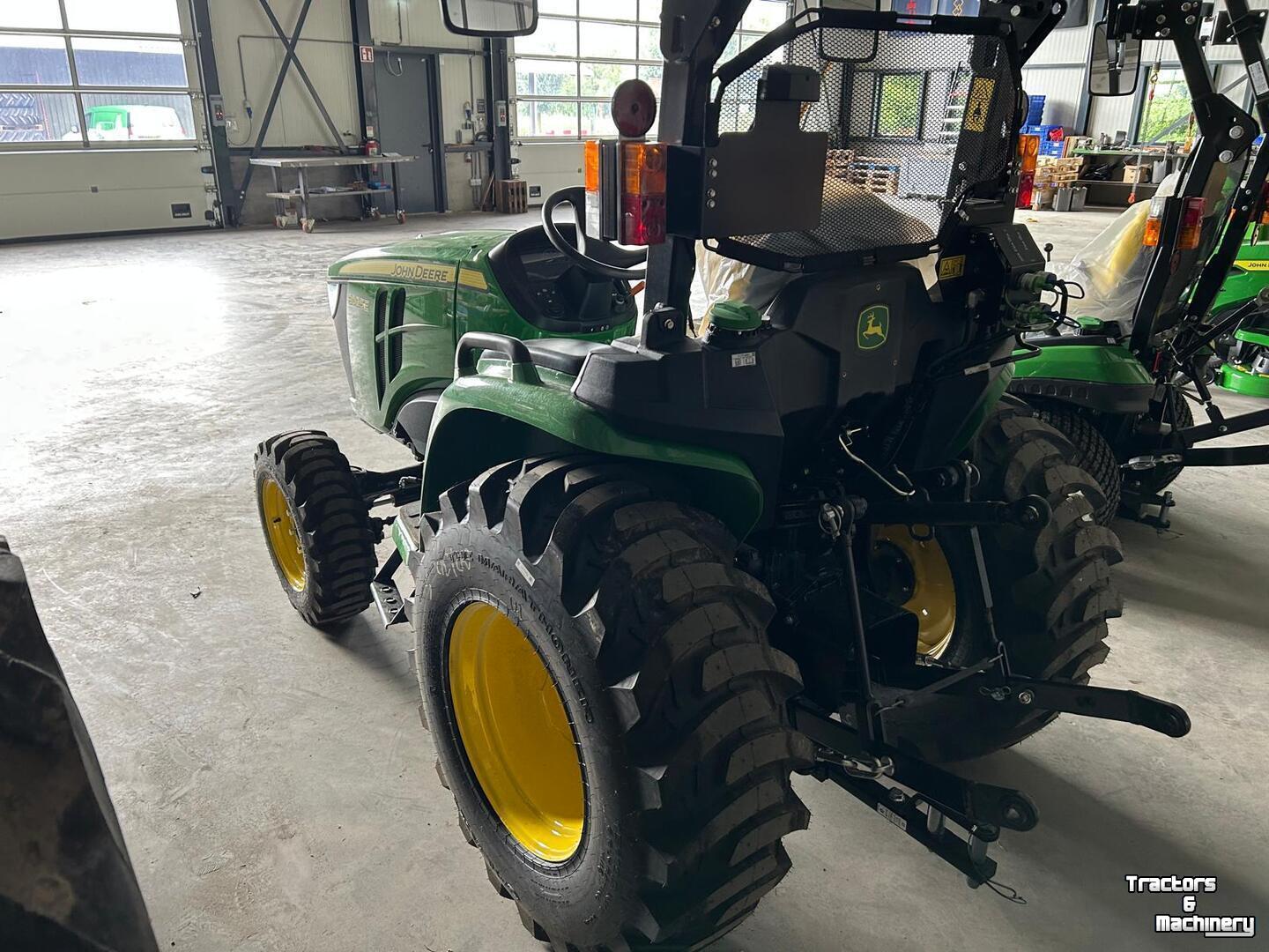Small-track Tractor John Deere 3025E