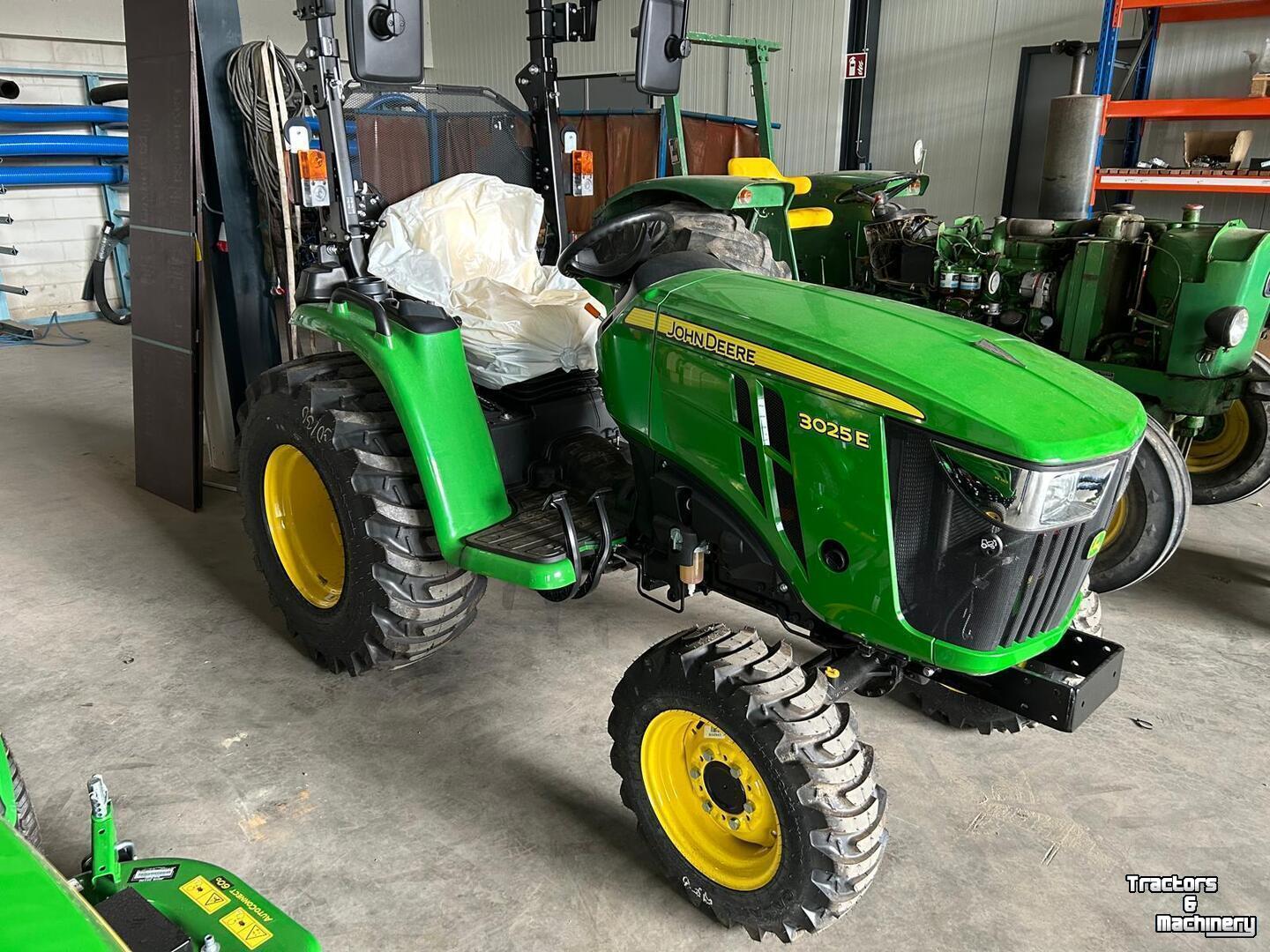 Small-track Tractor John Deere 3025E