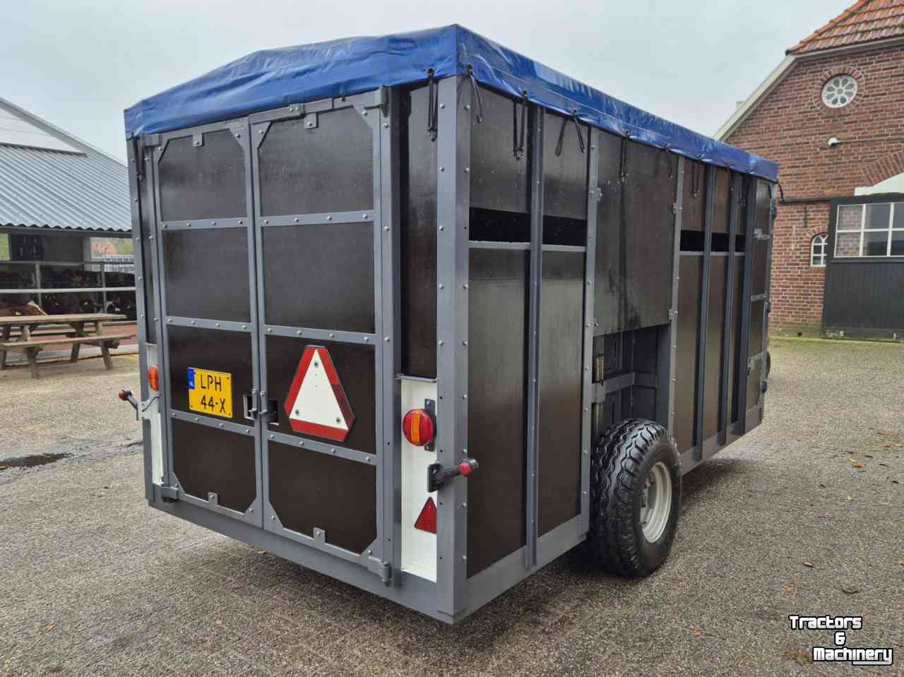 Other agricultural transport equipment and accessories  Veewagen 4x2m hydraulisch zakken heffen