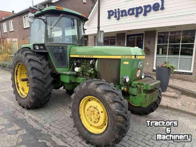 Tractor John Deere 4230