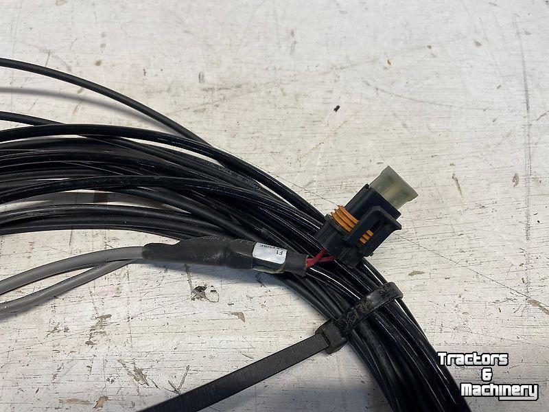 GPS steering systems and attachments Trimble GPS antenne type 372 met modem en RTK unlock