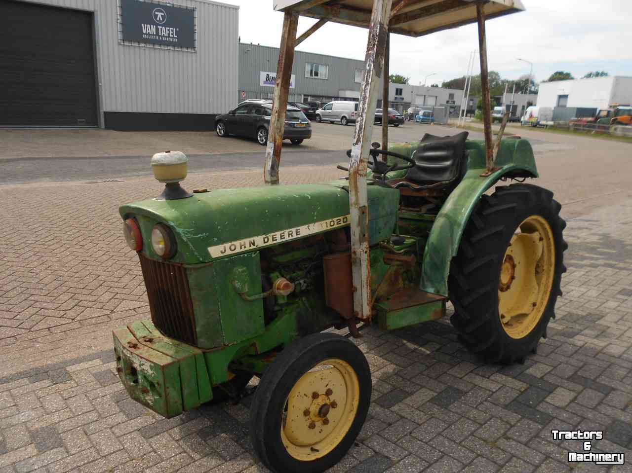 Small-track Tractor John Deere 1020 v