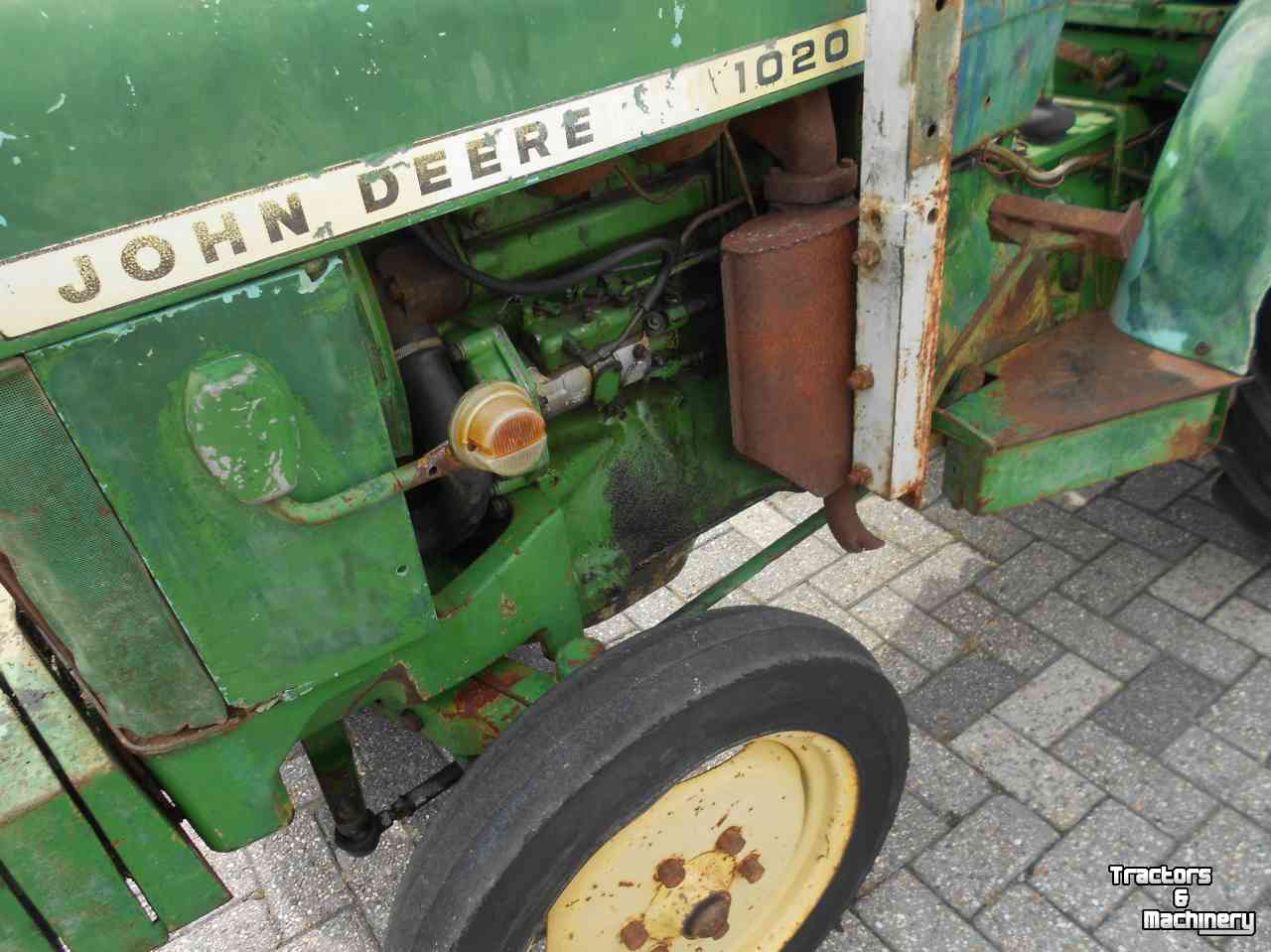 Small-track Tractor John Deere 1020 v