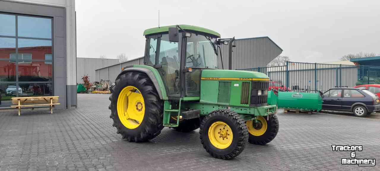 Tractors John Deere 6200