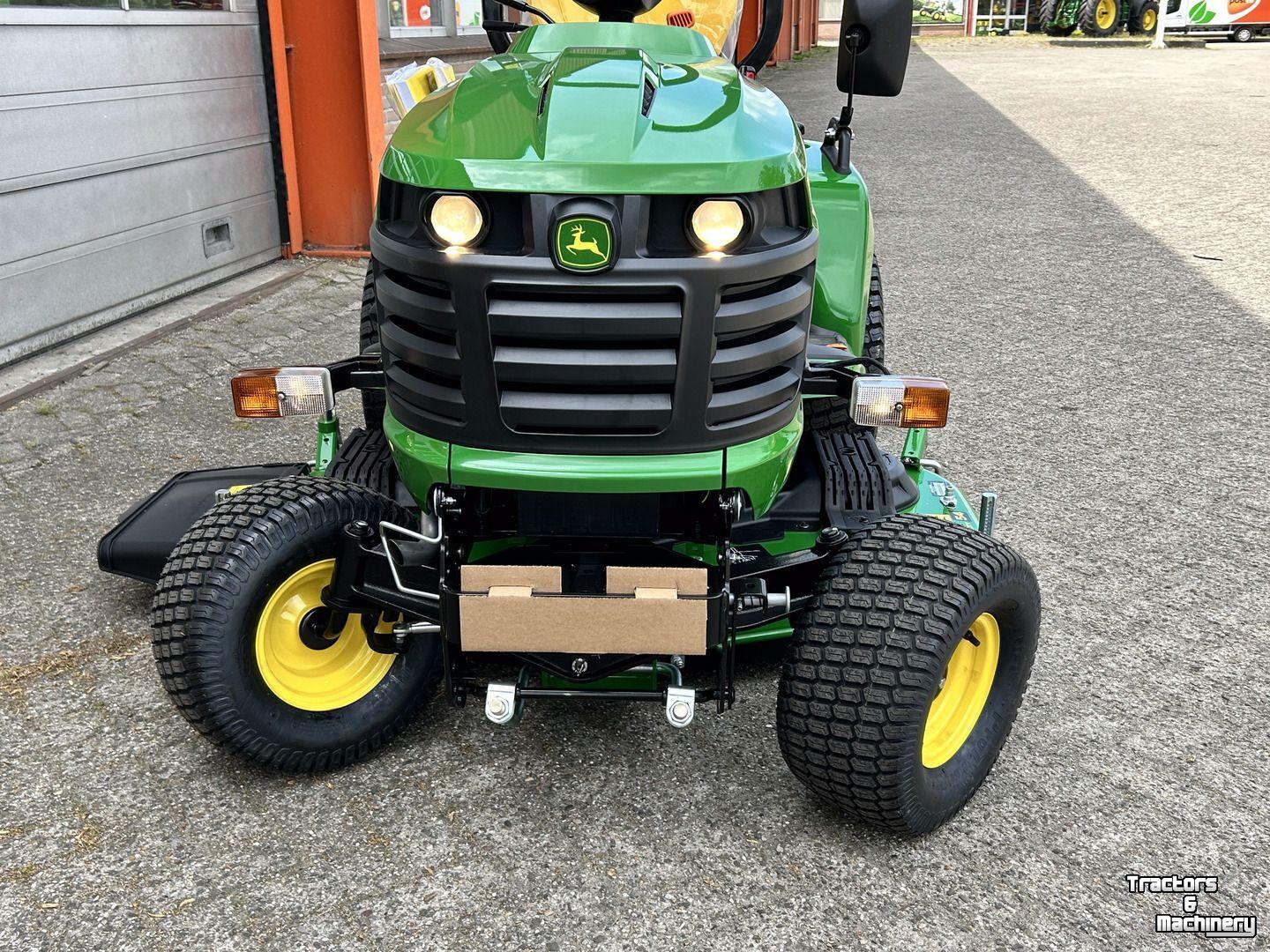 Ride-on mower John Deere X940