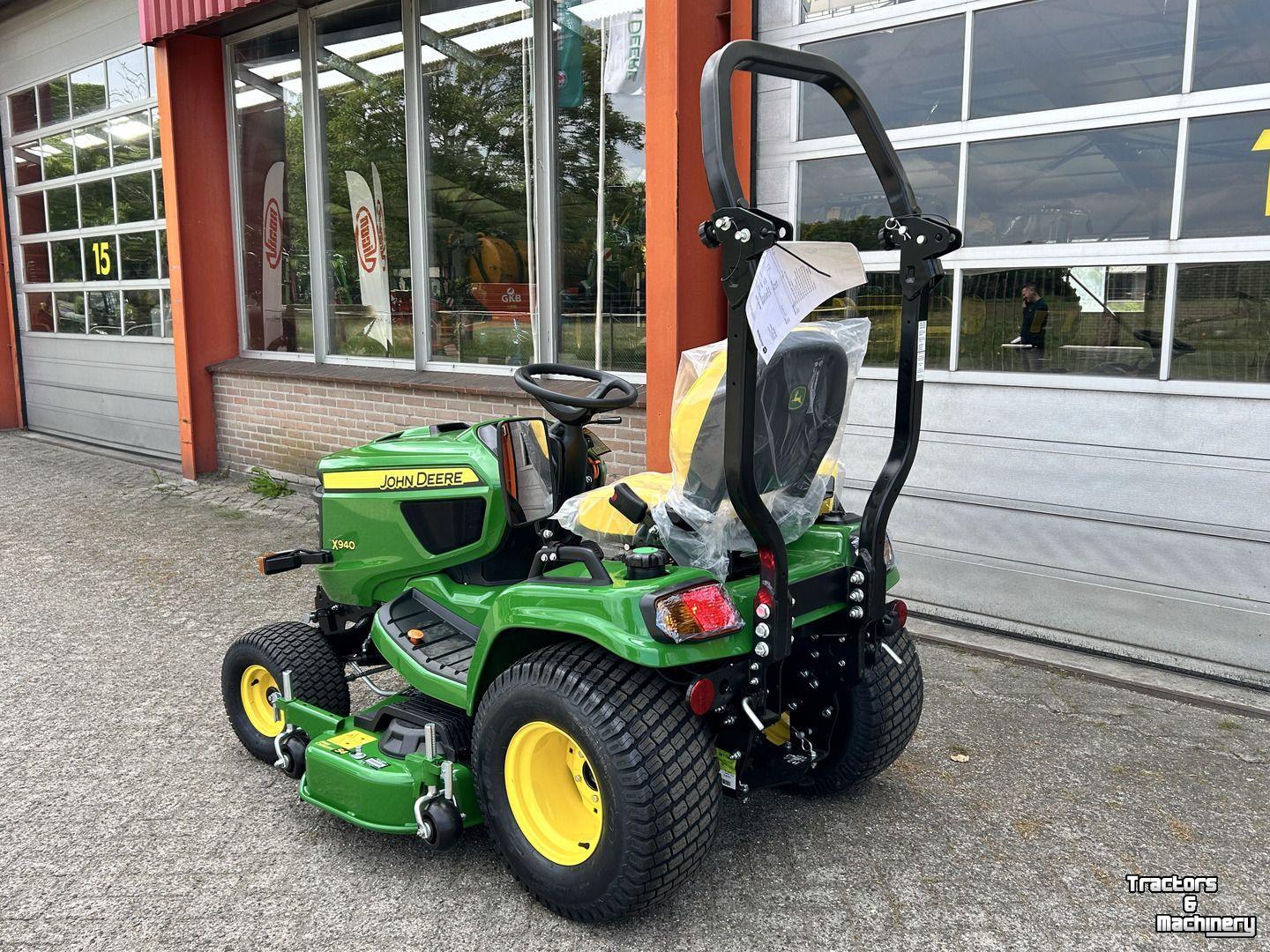Ride-on mower John Deere X940