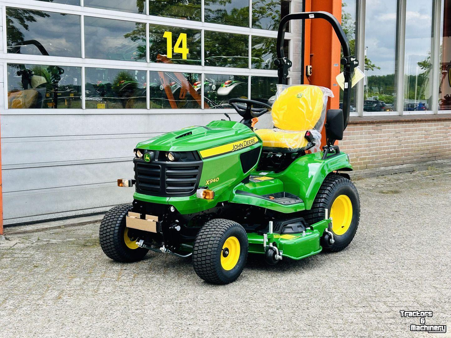 Ride-on mower John Deere X940
