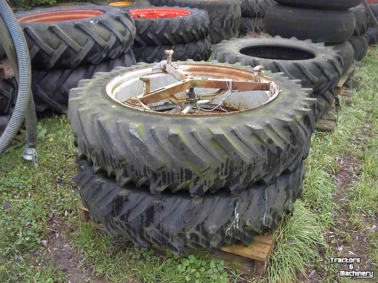 Wheels, Tyres, Rims & Dual spacers Molcon 13.6 x 38