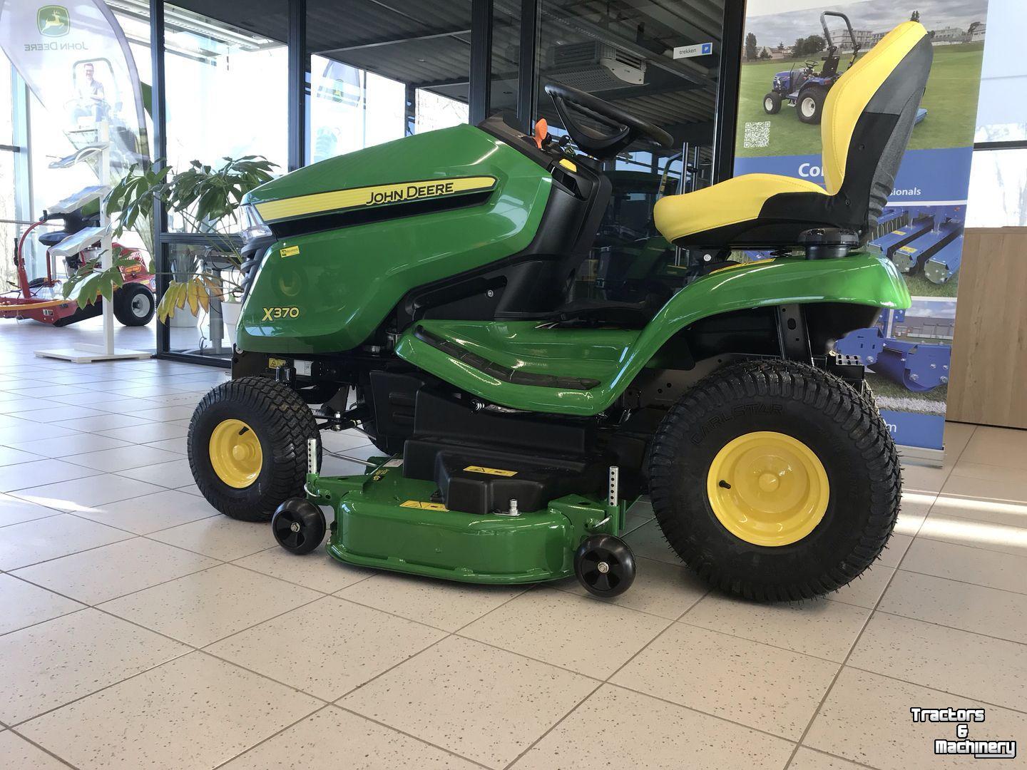 Ride-on mower John Deere X370