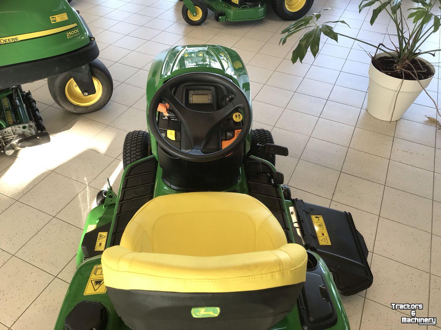 Ride-on mower John Deere X370