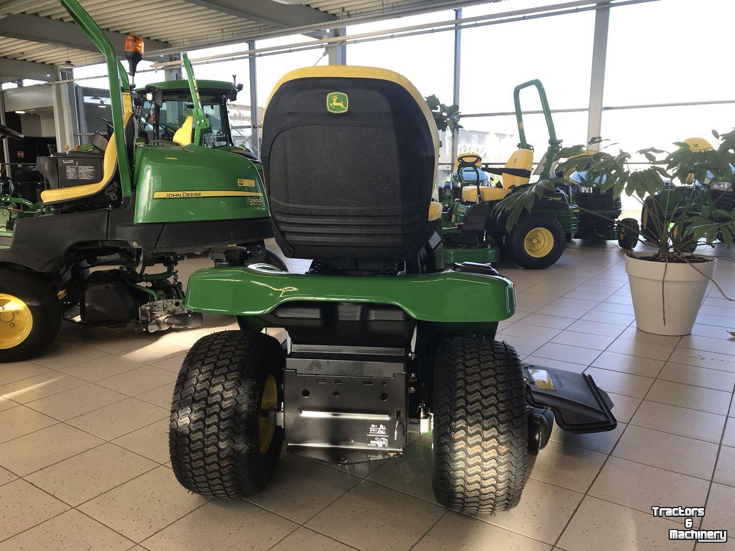 Ride-on mower John Deere X370