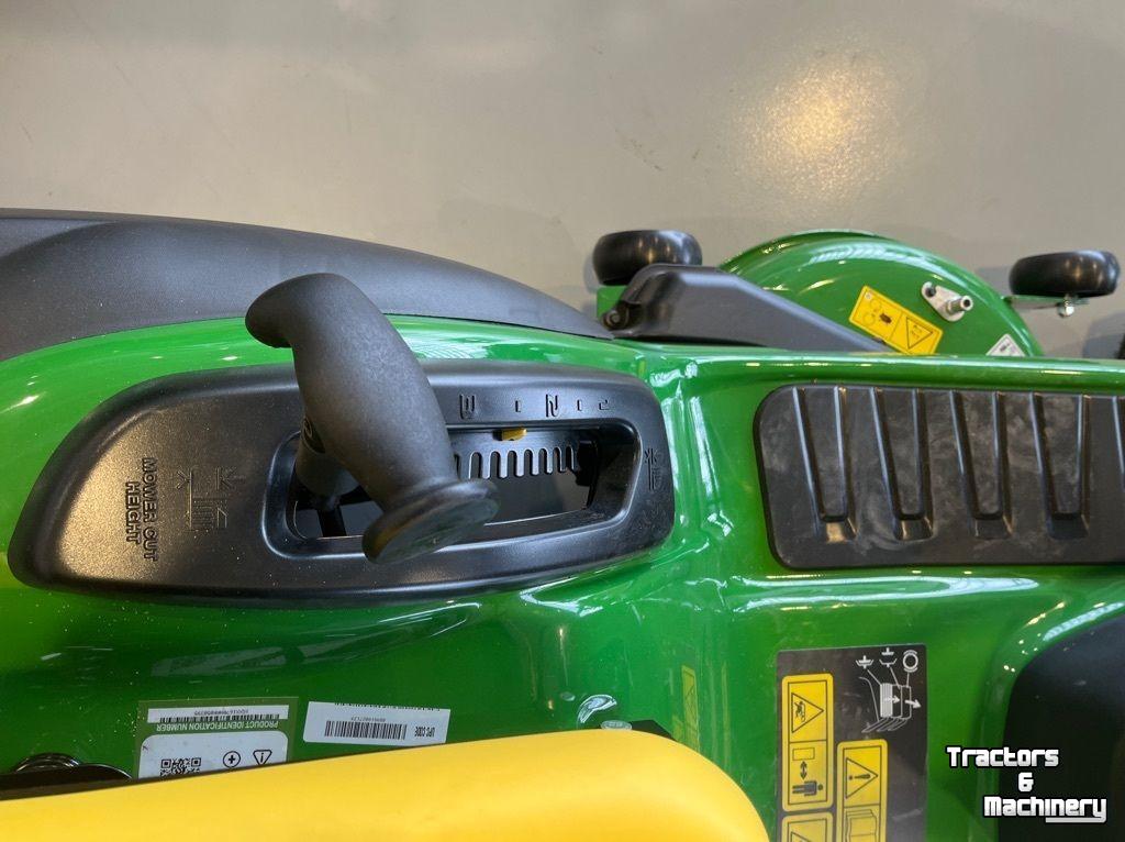 Ride-on mower John Deere X167R