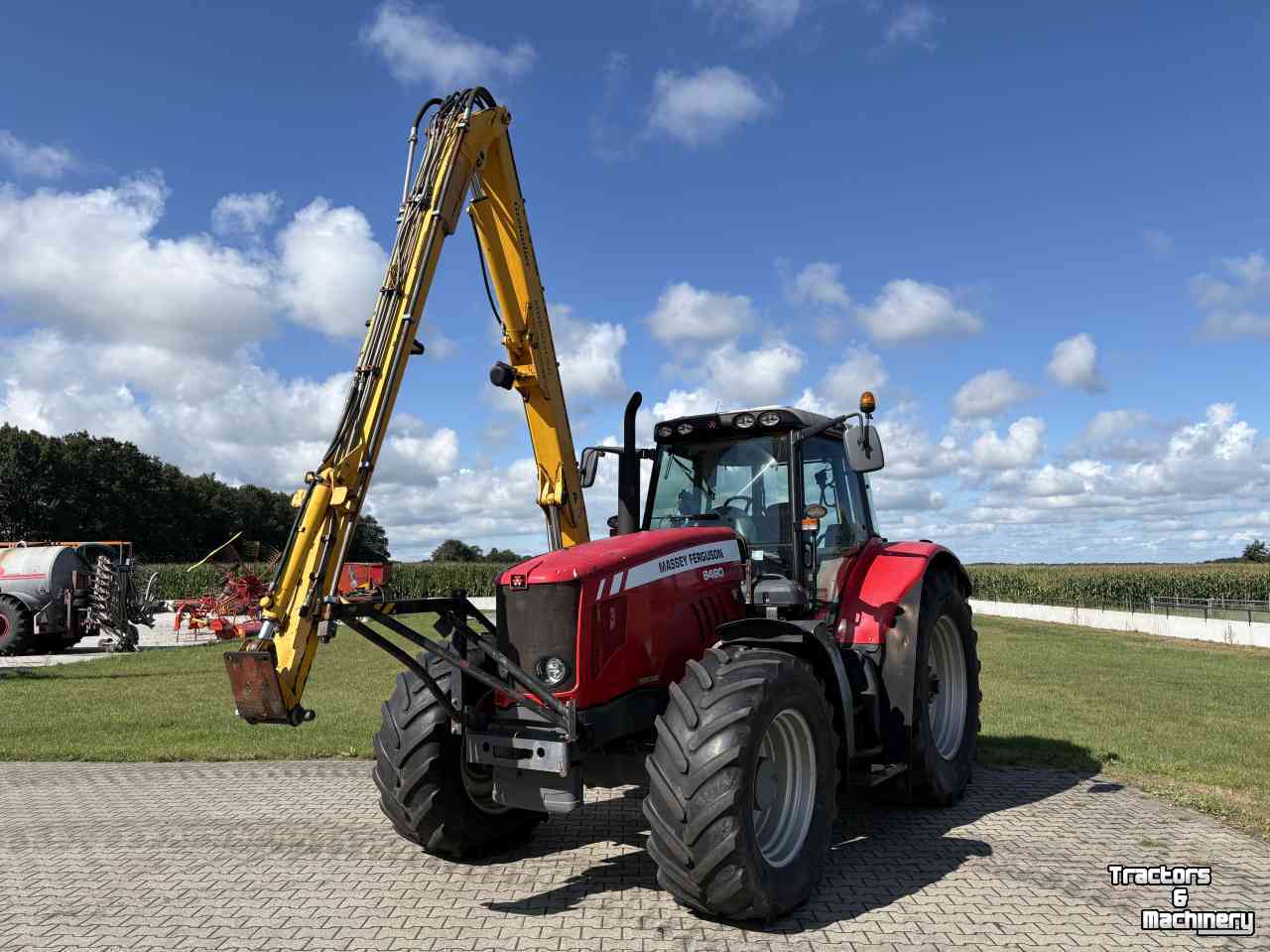 Tractor Massey Ferguson 6490 met herder MBK503LSH
