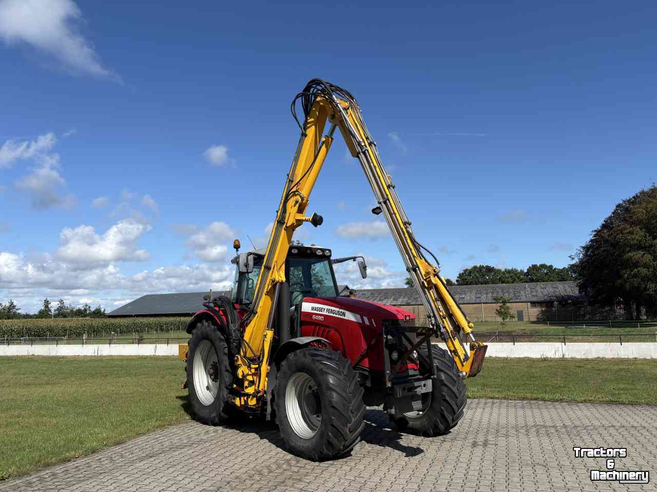 Tractor Massey Ferguson 6490 met herder MBK503LSH