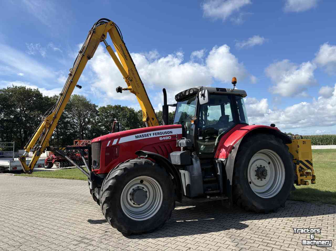 Tractor Massey Ferguson 6490 met herder MBK503LSH