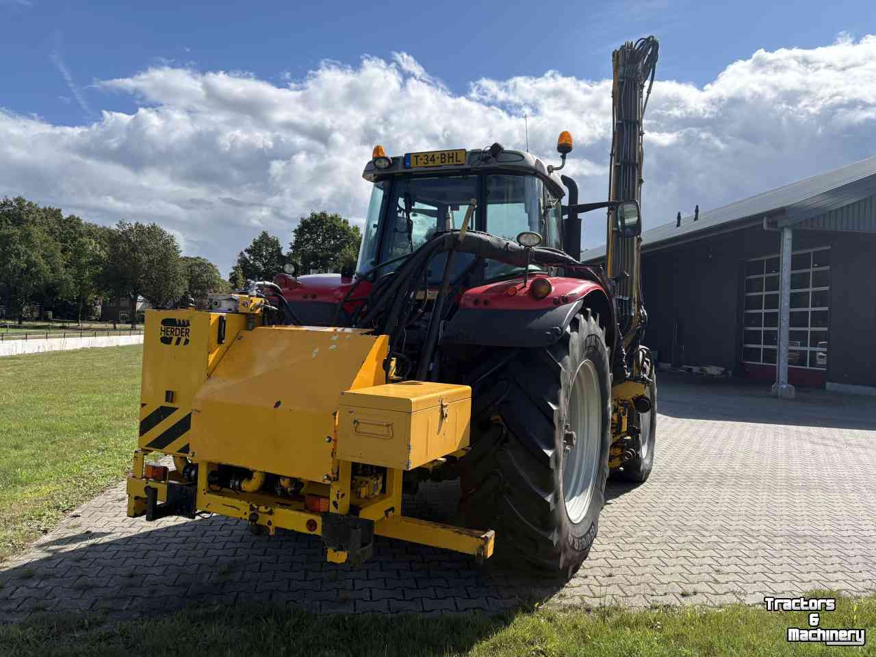 Tractor Massey Ferguson 6490 met herder MBK503LSH