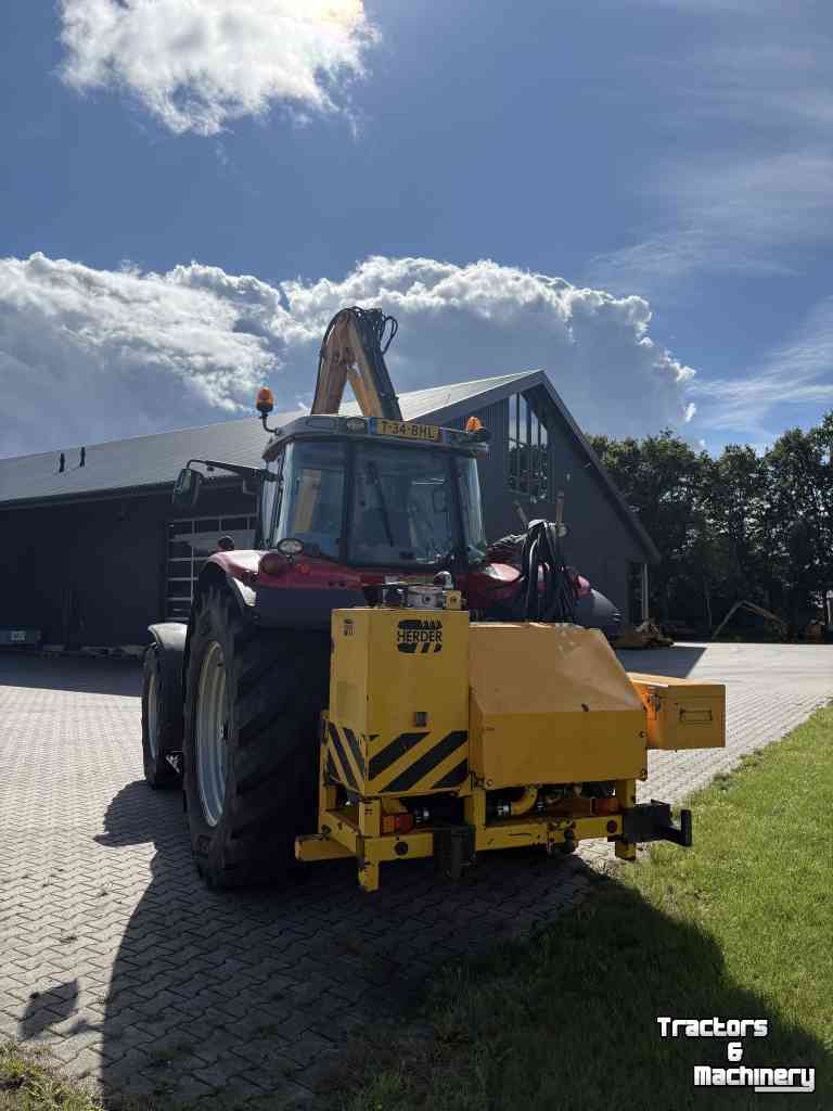 Tractor Massey Ferguson 6490 met herder MBK503LSH