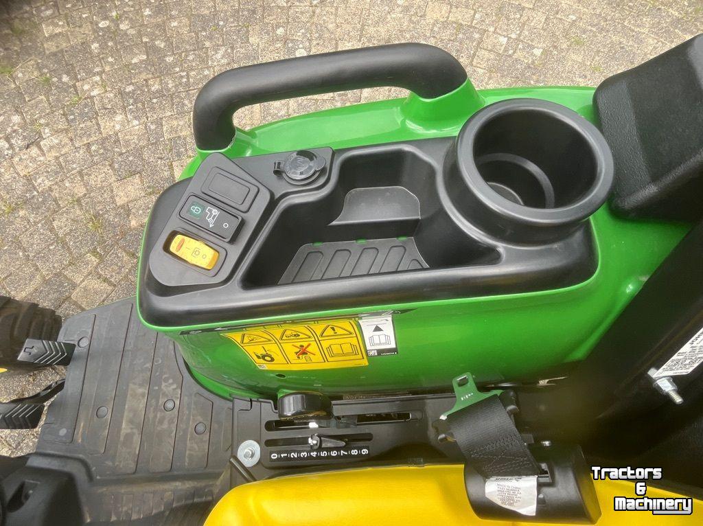 Small-track Tractor John Deere 3038E