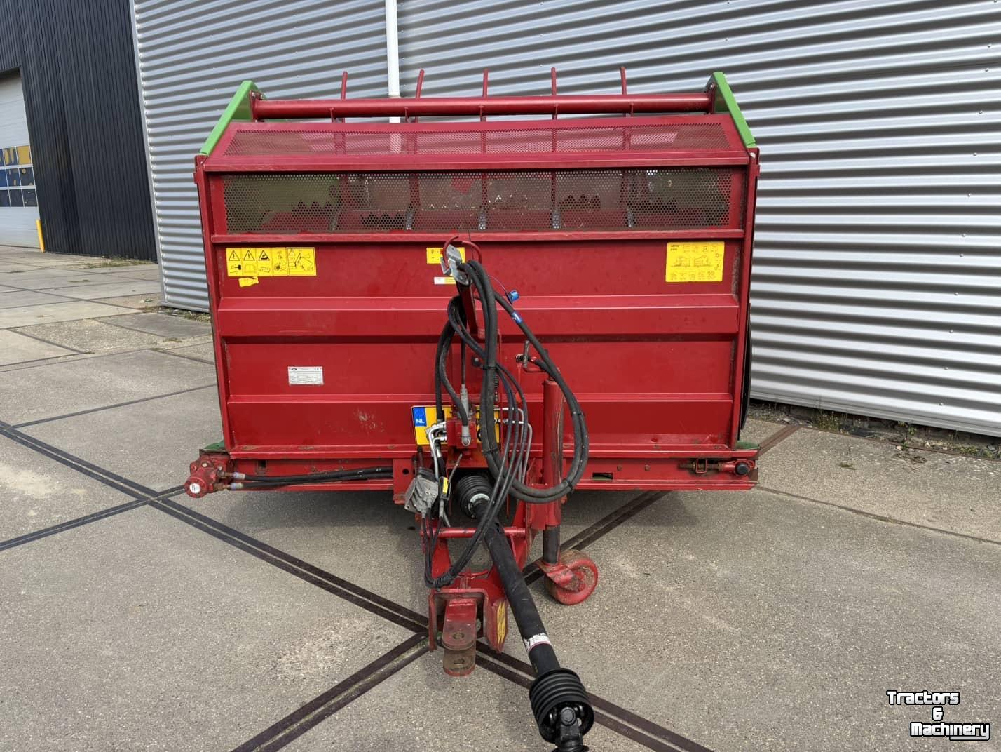 Silage-block distribution wagon  Strautmann BVW Blokkenwagen