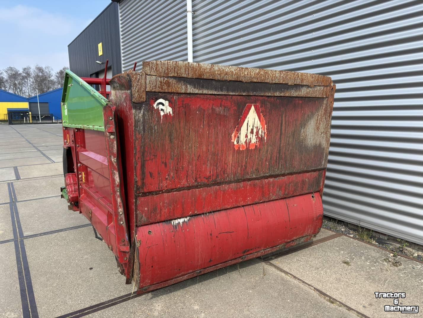 Silage-block distribution wagon  Strautmann BVW Blokkenwagen