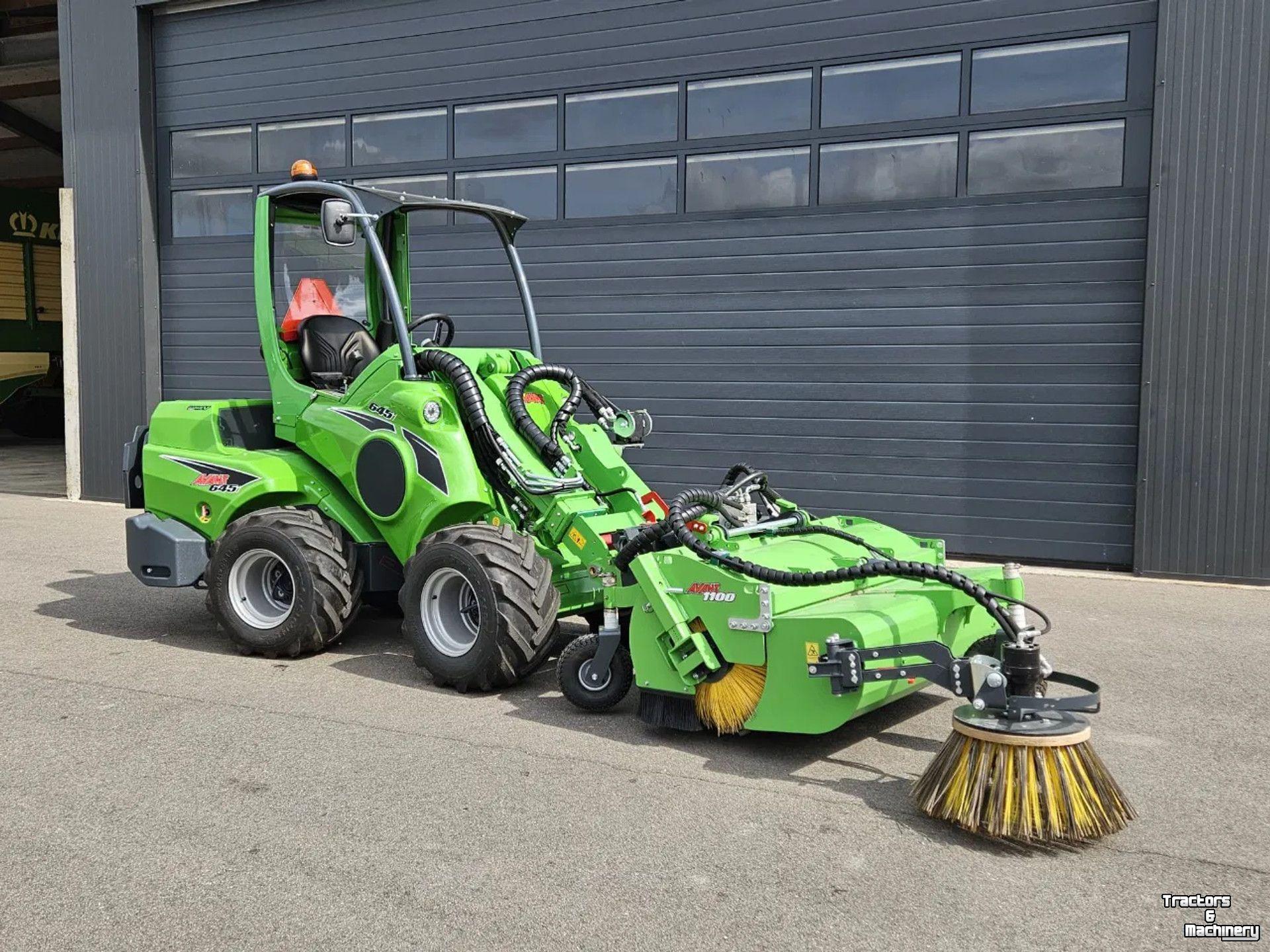 Wheelloader Avant 645i Rental mini-shovel