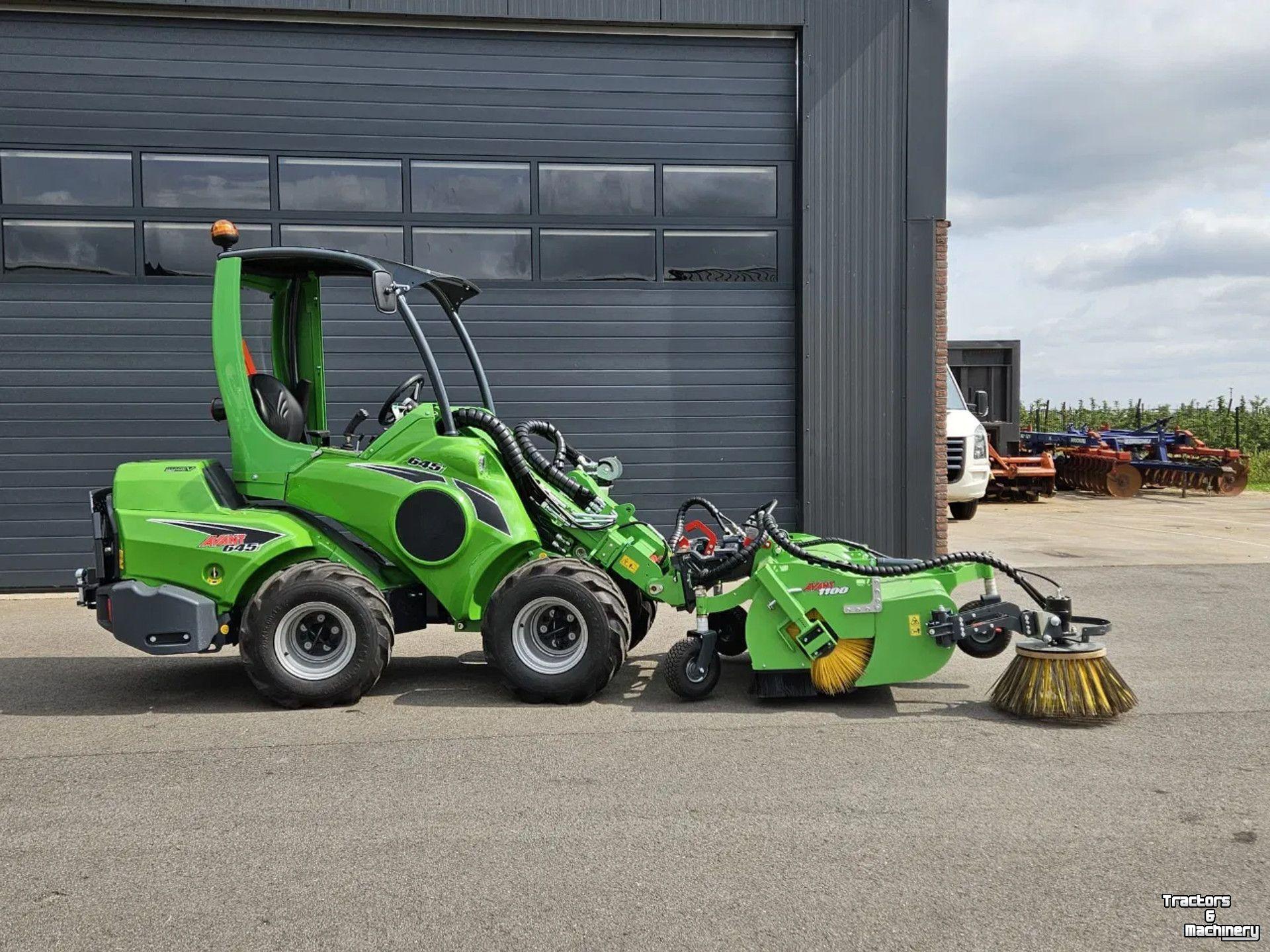Wheelloader Avant 645i Rental mini-shovel
