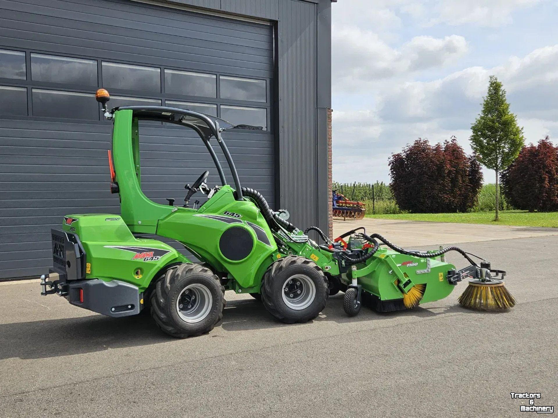 Wheelloader Avant 645i Rental mini-shovel