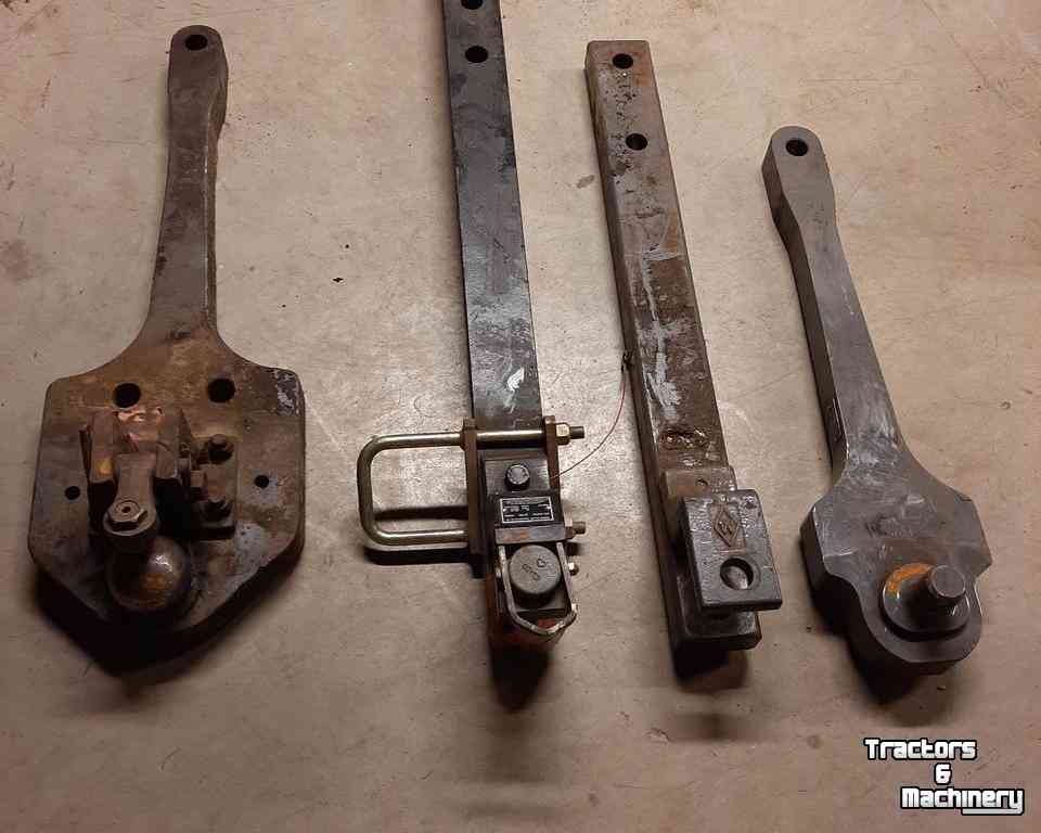 Used parts for tractors Massey Ferguson Ondertrekhaak