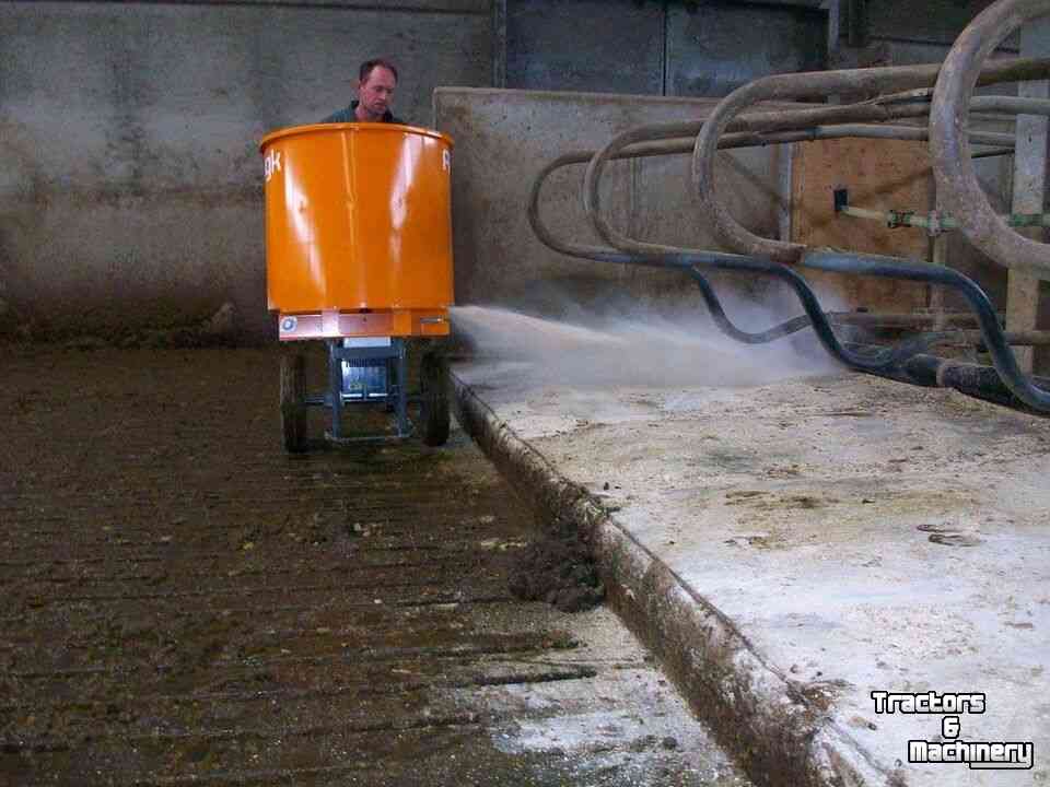 Sawdust spreader for boxes Flingk SE 250
