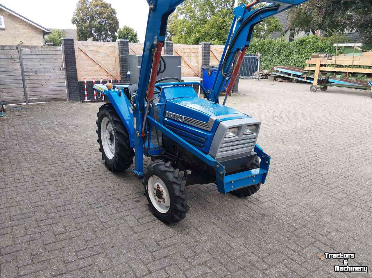 Horticultural Tractors Iseki Landleader 215 met voorlader en stuurbekrachtiging
