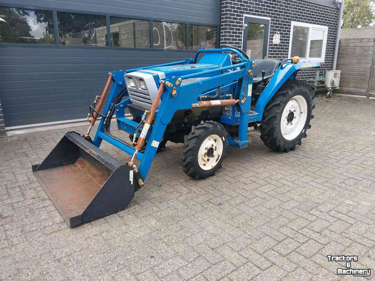 Horticultural Tractors Iseki Landleader 215 met voorlader en stuurbekrachtiging