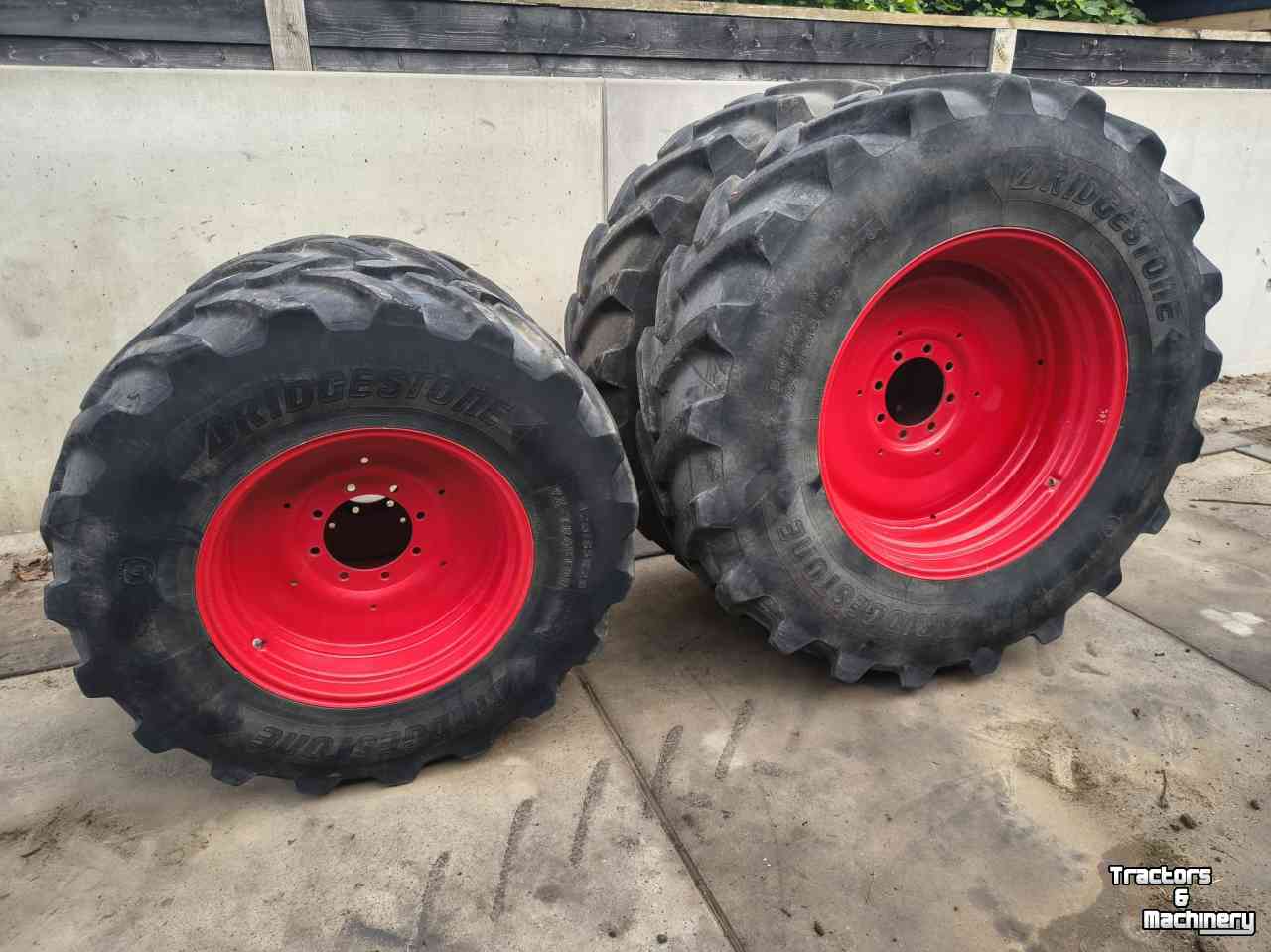 Wheels, Tyres, Rims & Dual spacers Bridgestone 520/85R38 420/85R28
