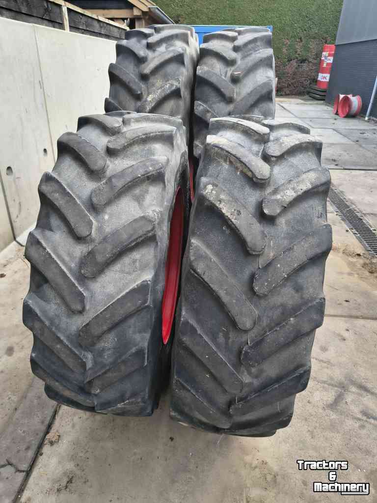 Wheels, Tyres, Rims & Dual spacers Bridgestone 520/85R38 420/85R28