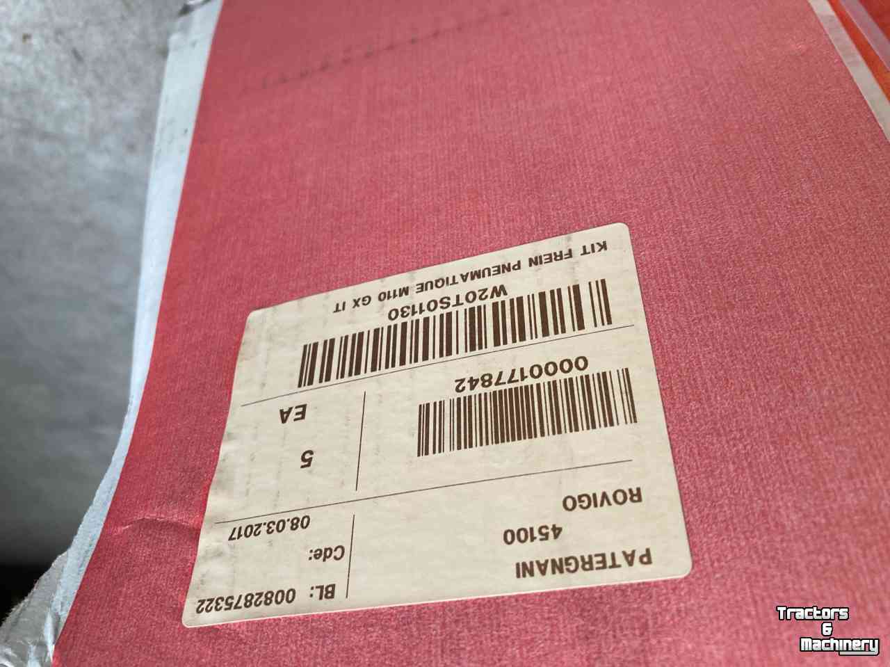 Diverse new spare-parts Kubota Luchtremset tbv  M95 /  MGX 105
