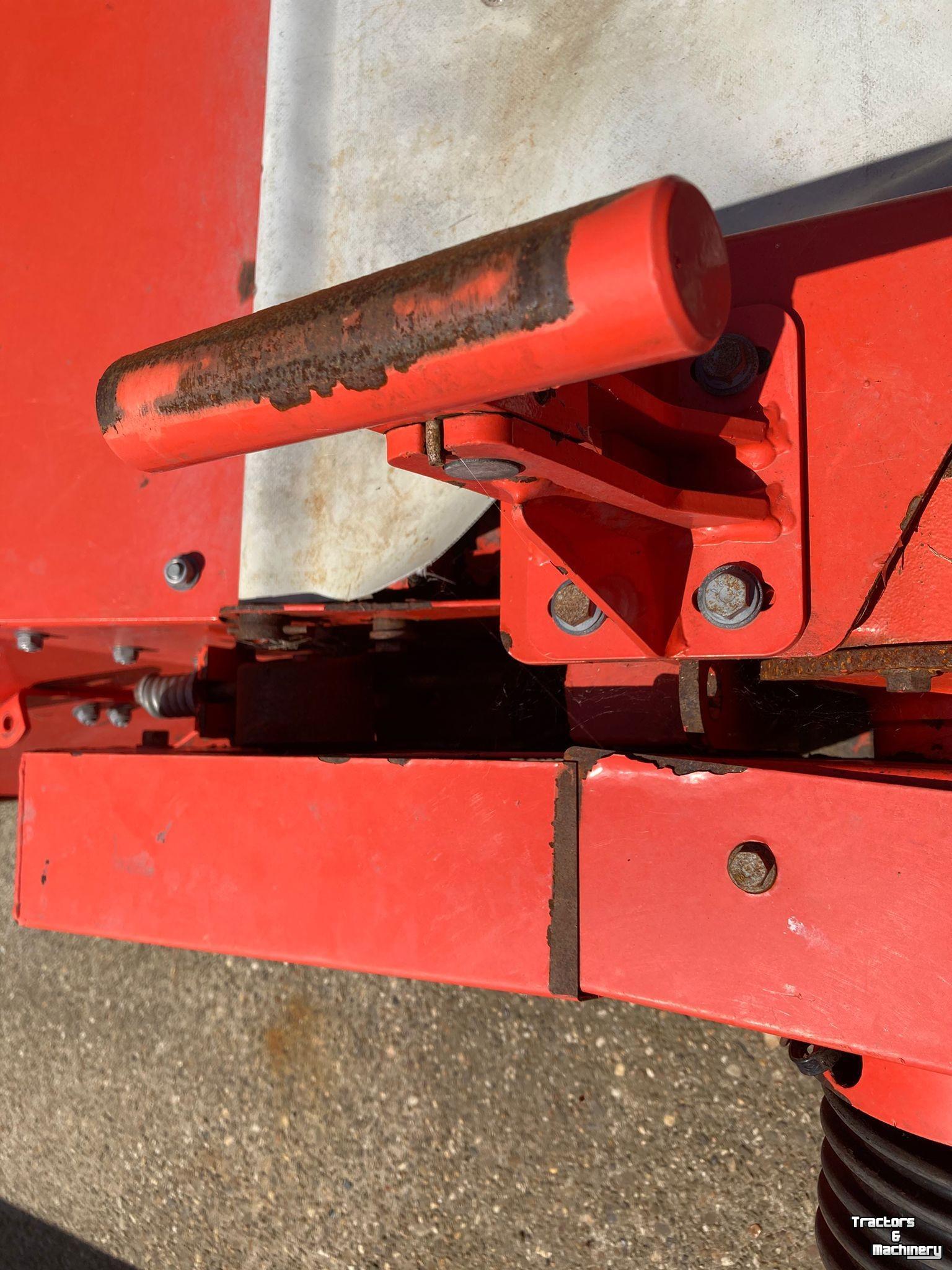 Mower Kuhn FC 883 maaiset