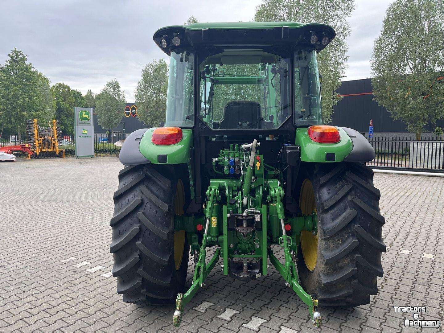 Tractor John Deere 5100M