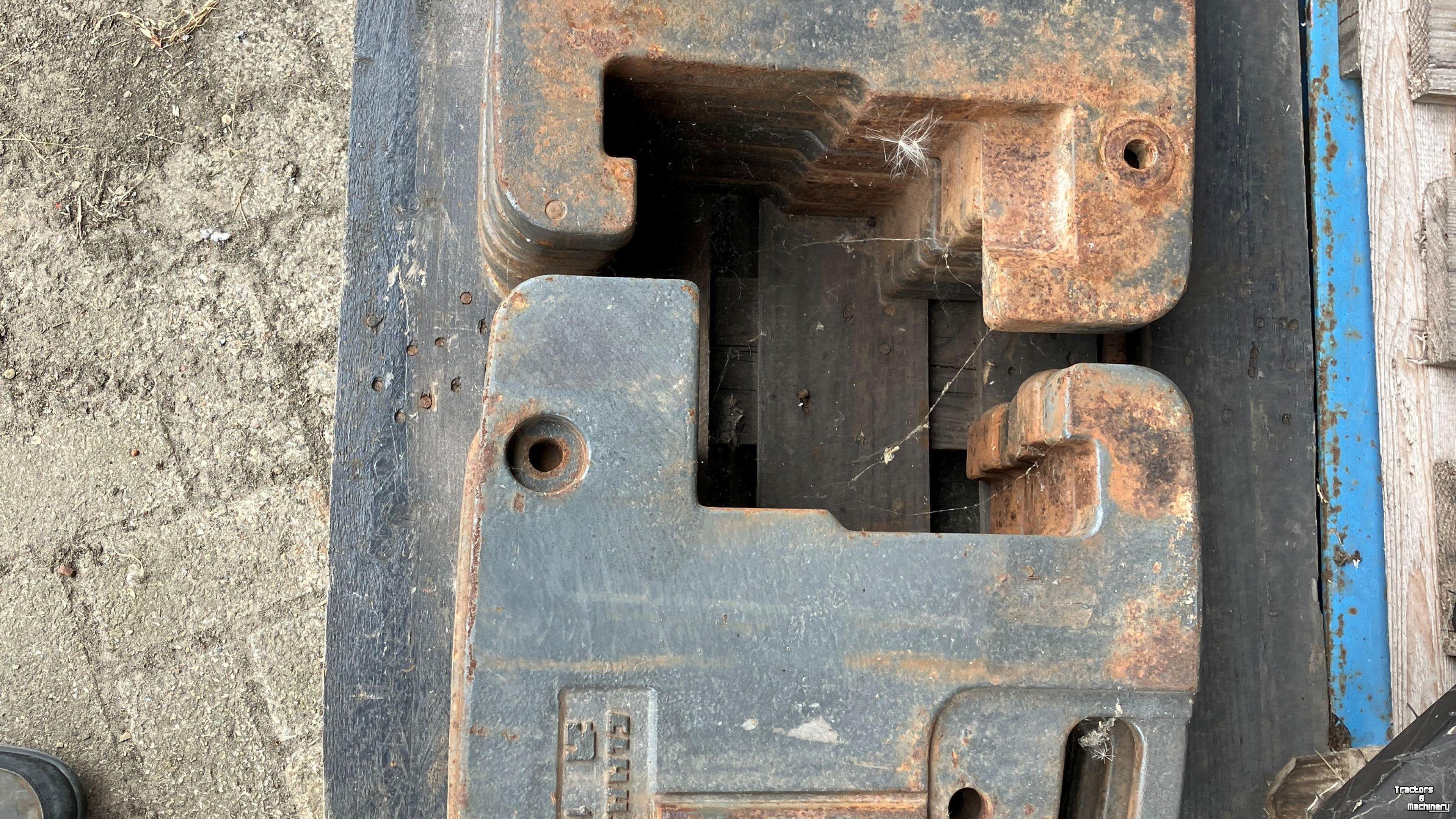Diverse used spare-parts Claas Frontgewichten en middengewichten