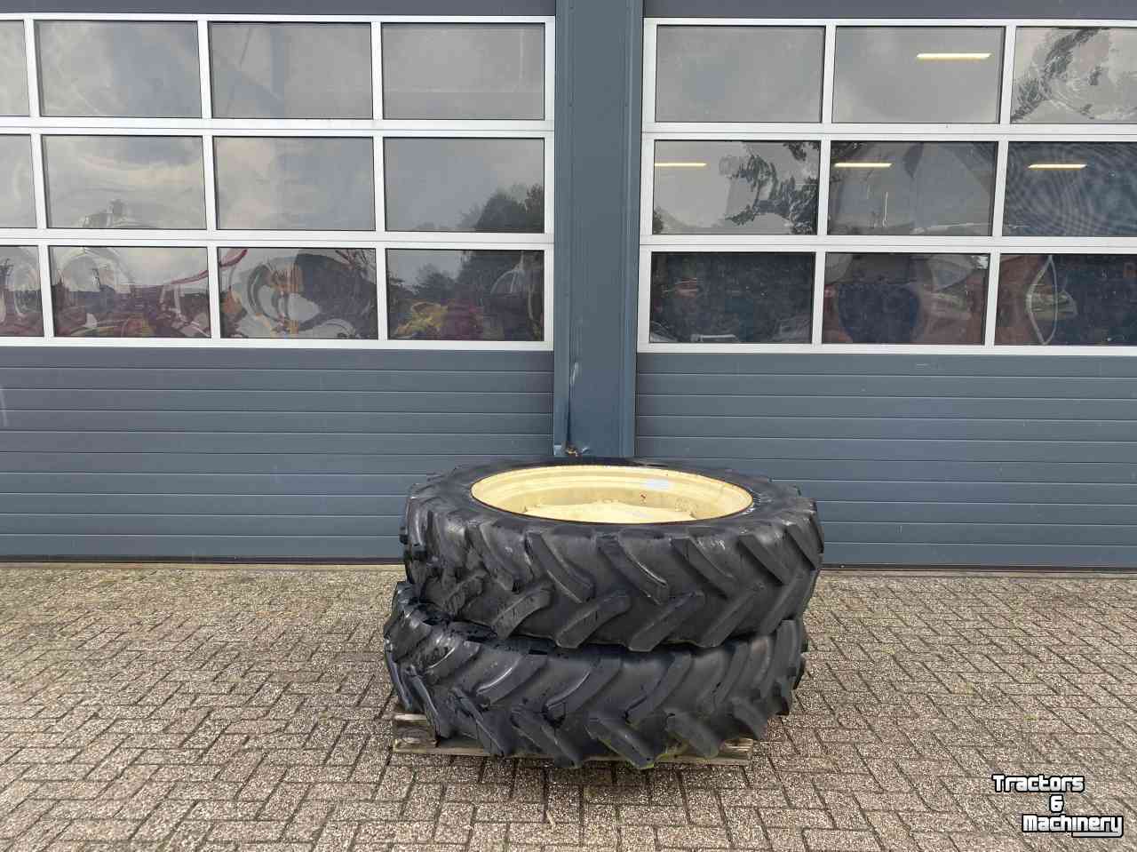 Wheels, Tyres, Rims & Dual spacers Michelin 13.6R38 op 8 gaats velg