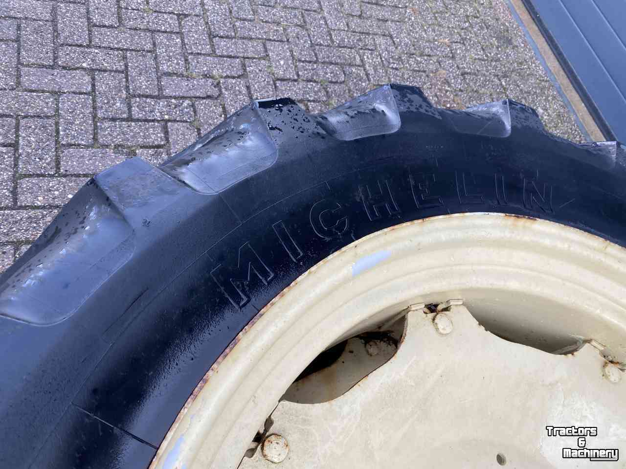 Wheels, Tyres, Rims & Dual spacers Michelin 13.6R38 op 8 gaats velg