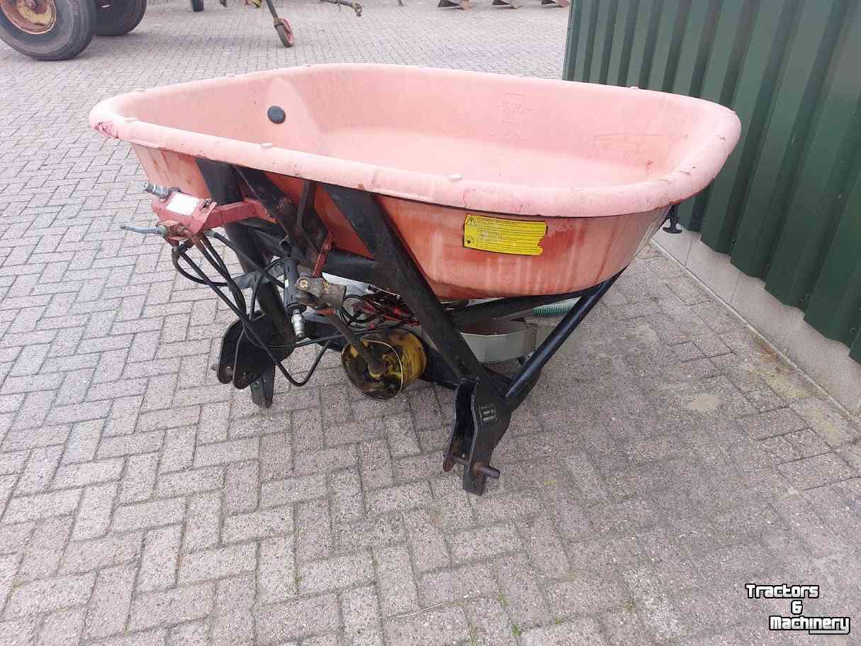 Fertilizer spreader Trioliet kunstmeststrooier