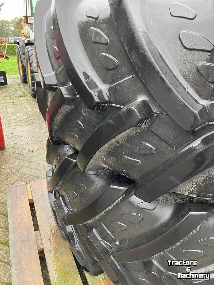 Wheels, Tyres, Rims & Dual spacers Kleber 620/70R42 & 480/70R30 John Deere