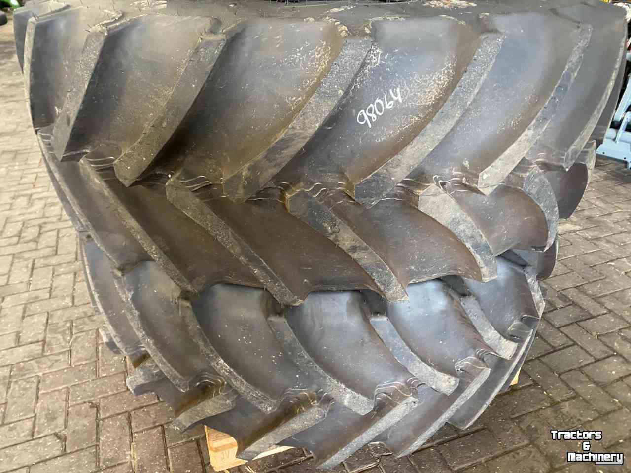 Wheels, Tyres, Rims & Dual spacers Valtra 600/65R38 + 480/65R28 Mitas wielenset Nieuw