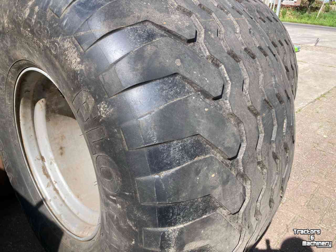 Wheels, Tyres, Rims & Dual spacers Vredestein 700/45x22.5